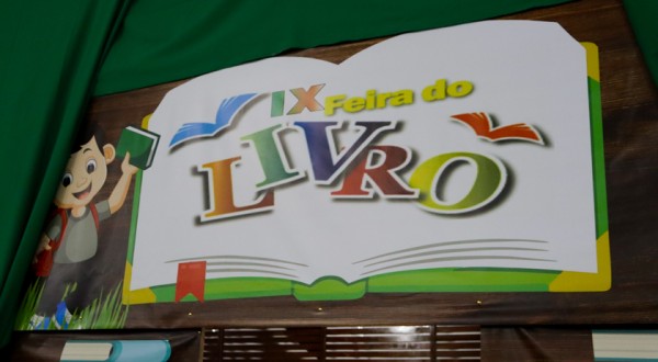 Grande público prestigia apresentações culturais na IX Feira do Livro