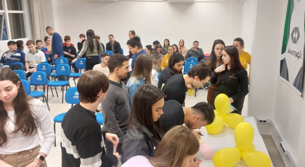 Unetri envolve acadêmicos em roda de conversa sobre saúde mental