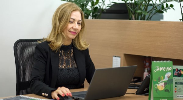 Colaboradora encontra no cooperativismo um novo ciclo profissional com propósito e reconhecimento