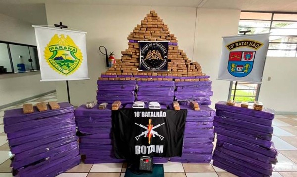 Após denúncia pelo 181, Polícia Militar apreende 912 quilos de drogas em Apucarana