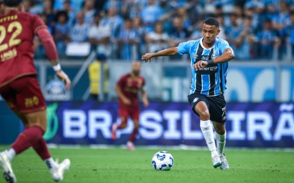 Grêmio perde para o Fluminense e se complica na luta por G-8 no Brasileirão