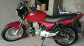 Motocicleta é furtada de estacionamento de empresa em plena luz do dia