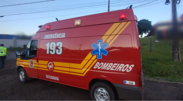 Equipe de socorristas atende acidente de trânsito na BR-163