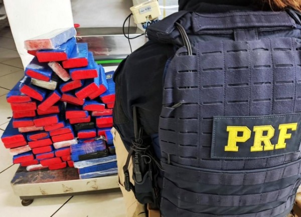 Homem procurado pela Justiça por assalto a banco é preso com quase 60 kg de maconha na BR-282