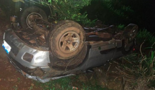 Motorista morre após caminhonete capotar em ribanceira de 30 metros na SC-157