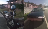 Colisão entre carro e moto deixa motociclista inconsciente