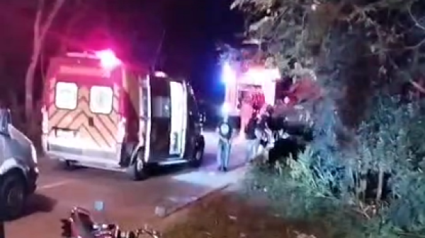 Motociclista cai de ponte e é resgatado de rio