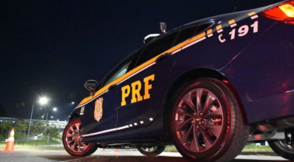 Mulher é detida após dirigir drogada com filha menor de idade