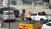 Homem quebra carro de prefeitura com bastão ao cobrar dívida de servidor em SC