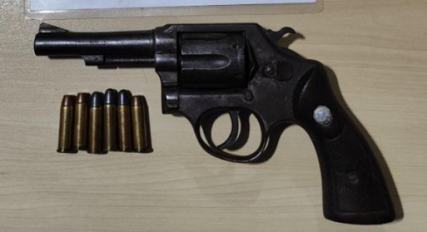 Homem é preso por violência doméstica e posse irregular de arma de fogo