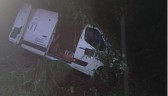 Motorista de van fica ferido em colisão contra caminhão