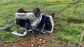 Idoso fica ferido em saída de pista com capotamento na SC-305
