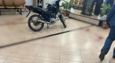 Homem invade Igreja Assembleia de Deus de moto e esfaqueia três membros em Miraguaí