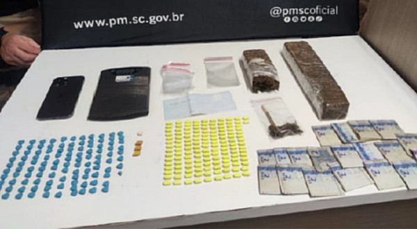 Desentendimento entre casal leva à descoberta de drogas
