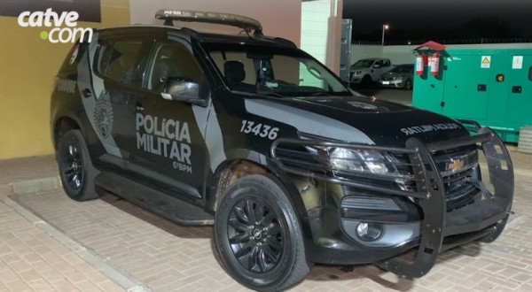 Homem leva o próprio filho de dez anos para furtar baú de caminhão