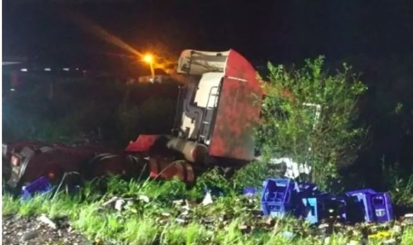 Acidente entre caminhões em Ponte Serrada deixa três feridos