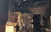 Incêndio atinge fábrica de móveis e destrói área de aproximadamente 300 m² em Modelo