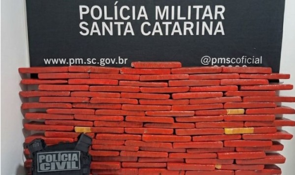 Operação em conjunto entre PMs de SC e RS aprende 110Kg de Maconha