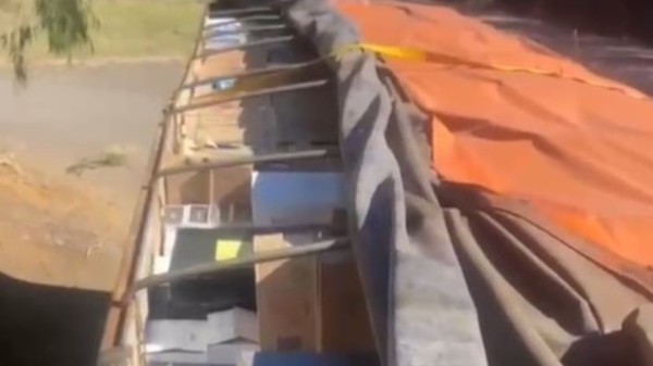 Carreta com carga de cigarros e vinhos avaliada em R$ 2 milhões é apreendida em Irani