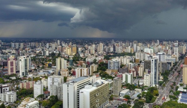 Após semana de calor intenso, 2026 chega com chuva e temperaturas mais amenas