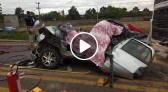 Veja o momento em que carro é prensado entre duas carretas