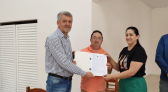 Administração realiza a entrega de 3 regularizações de lotes fundiários em Bom Jesus do Sul