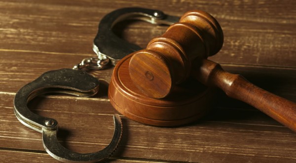 Policia prende homem condenado a mais de 10 anos por estupro a própria companheira