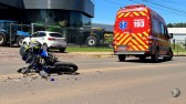 Motociclista fica ferido em colisão com carro