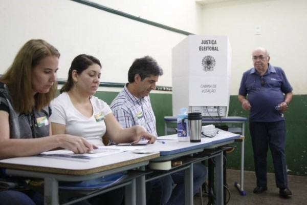 Mesários que não justificaram ausência vão pagar multa de 50% do salário mínimo
