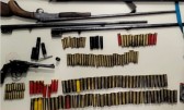 Armas e munições são apreendidas e homem de 59 anos é preso