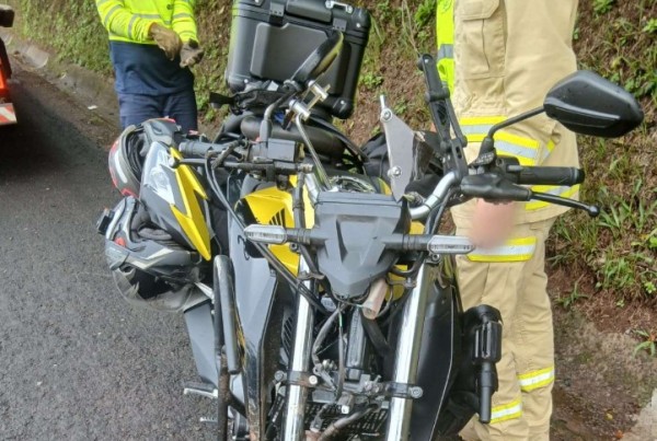 Acidente entre caminhão e moto deixa dois feridos na PR-483
