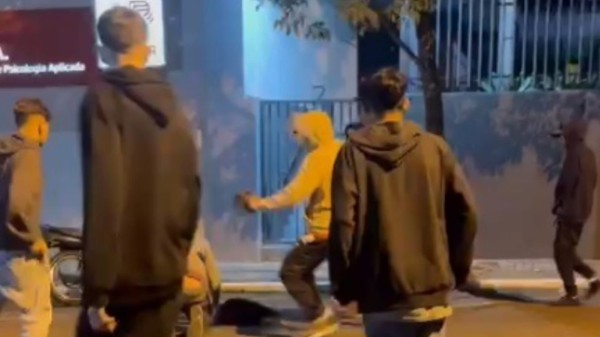 Polícia Civil investiga caso de rapaz que foi agredido por várias pessoas na Avenida Julio Assis