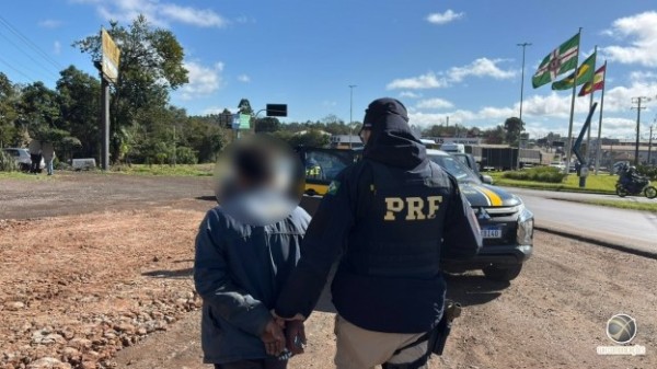 Motocicleta furtada é recuperada após ação conjunta da PRF e PM com apoio popular