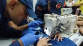 Costureira fica presa em máquina após agulha atravessar seu dedo