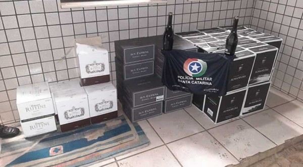 PM flagra homem com 258 garrafas de vinho descaminhadas