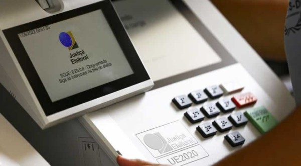 De volta à pauta de debate, fim da reeleição já foi proposto 57 vezes no Congresso
