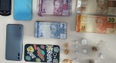 Após denúncia, Polícia Militar prende homem e mulher por tráfico de drogas