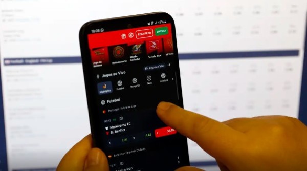 Beneficiários do Bolsa Família gastaram R$ 3 bi em bets em agosto