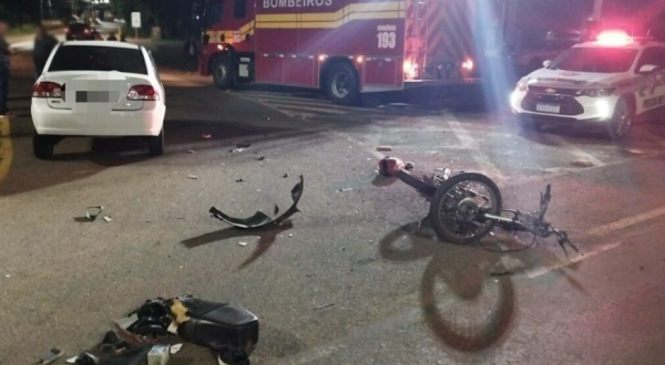 Jovem de 18 anos fica gravemente ferido em colisão frontal no Oeste de SC