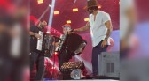 Jovem gaiteiro de Dionísio Cerqueira sobe ao palco com Gusttavo Lima na Expobel diante de 80 mil pessoas