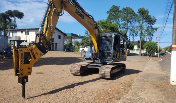 Novo rompedor hidráulico é adquirido para reforçar manutenção das estradas do interior