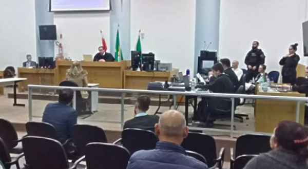 Mulher que buscou cartomante para planejar morte da companheira do ex vai a júri em SC