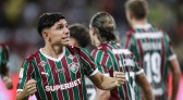 Fluminense vence a Chapecoense no Maracanã e segue na briga pela liderança
