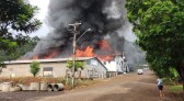 Incêndio de grandes proporções atinge empresa no Oeste