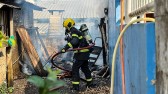 Bombeiros controlam incêndio e salvam casa de idosa