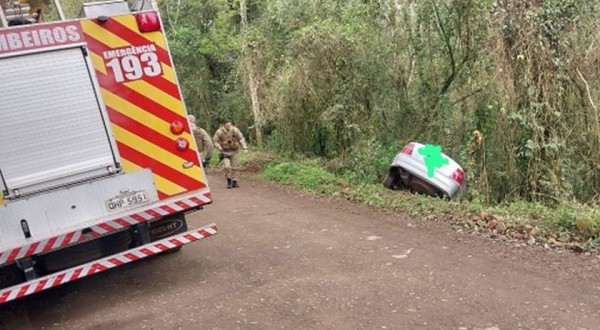 Homem é resgatado após saída de pista no interior de Itapiranga
