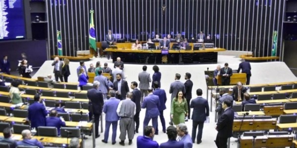 Câmara aprova PL das apostas com taxa de 18% sobre empresas