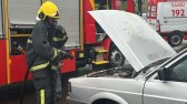 Bombeiros controlam incêndio em veículo na Avenida Adelino Mangini