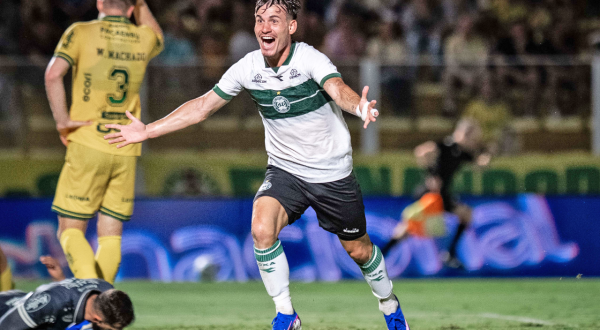 Coritiba vence o Mirassol fora de casa e segue entre os líderes do Brasileirão