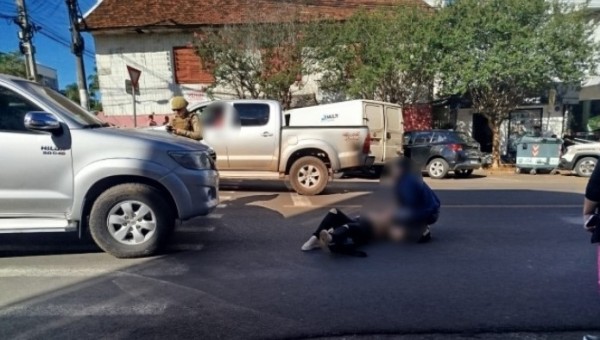 Mulher fica ferida em atropelamento no centro